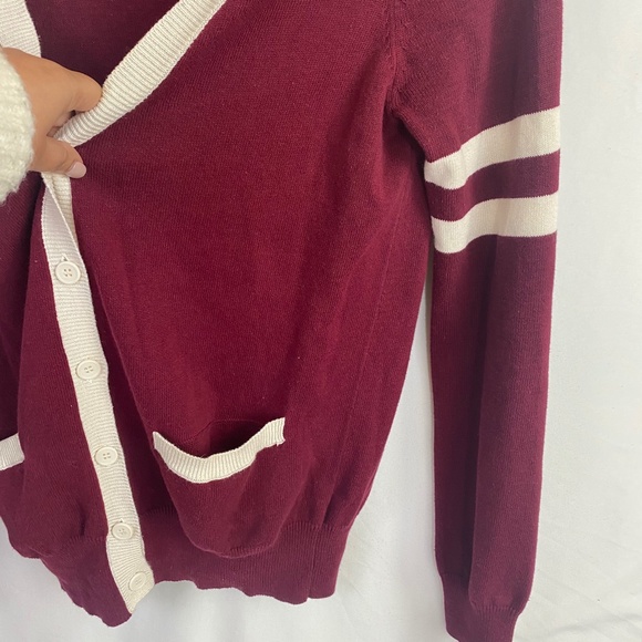 2 for 10$ Bundle || Varsity V Neck Cardigan - Picture 7 of 7